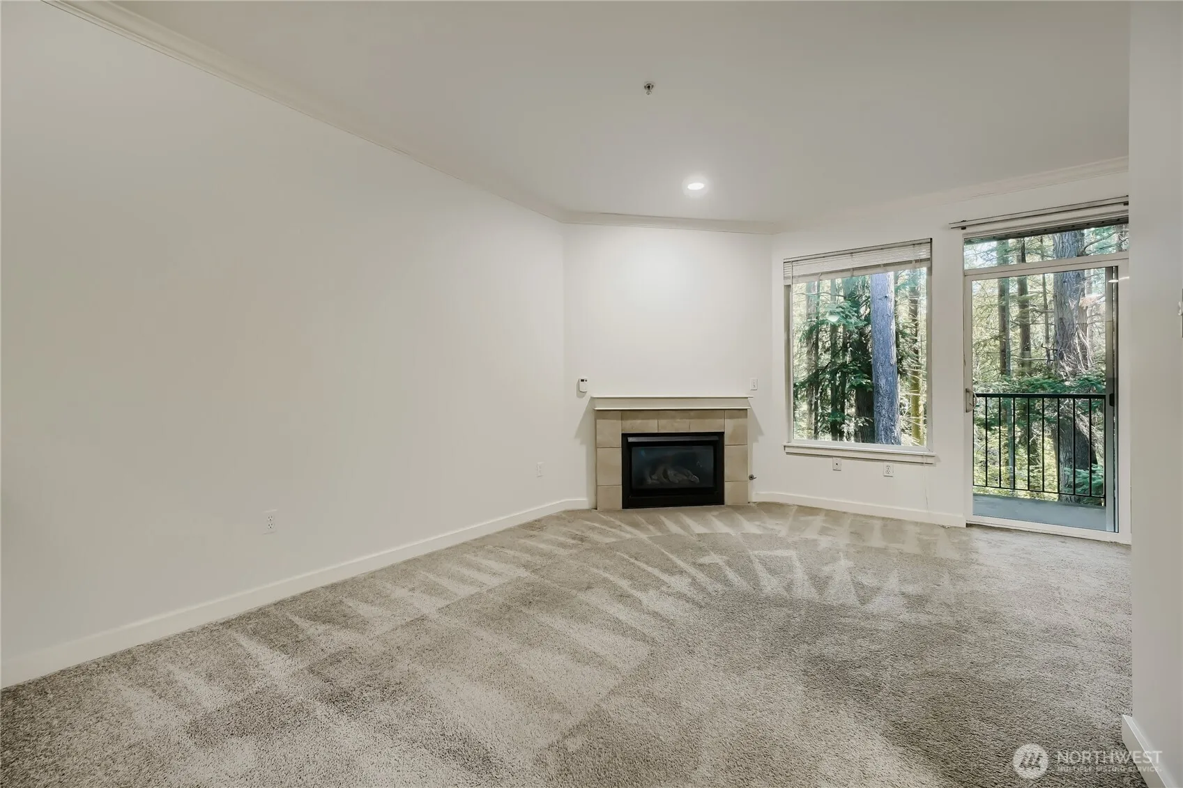 Property photo for 25025 Se Klahanie Boulevard #b202, Sammamish photo 2