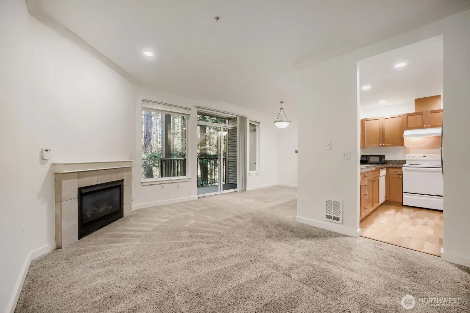 Property photo for 25025 Se Klahanie Boulevard #b202, Sammamish photo 3