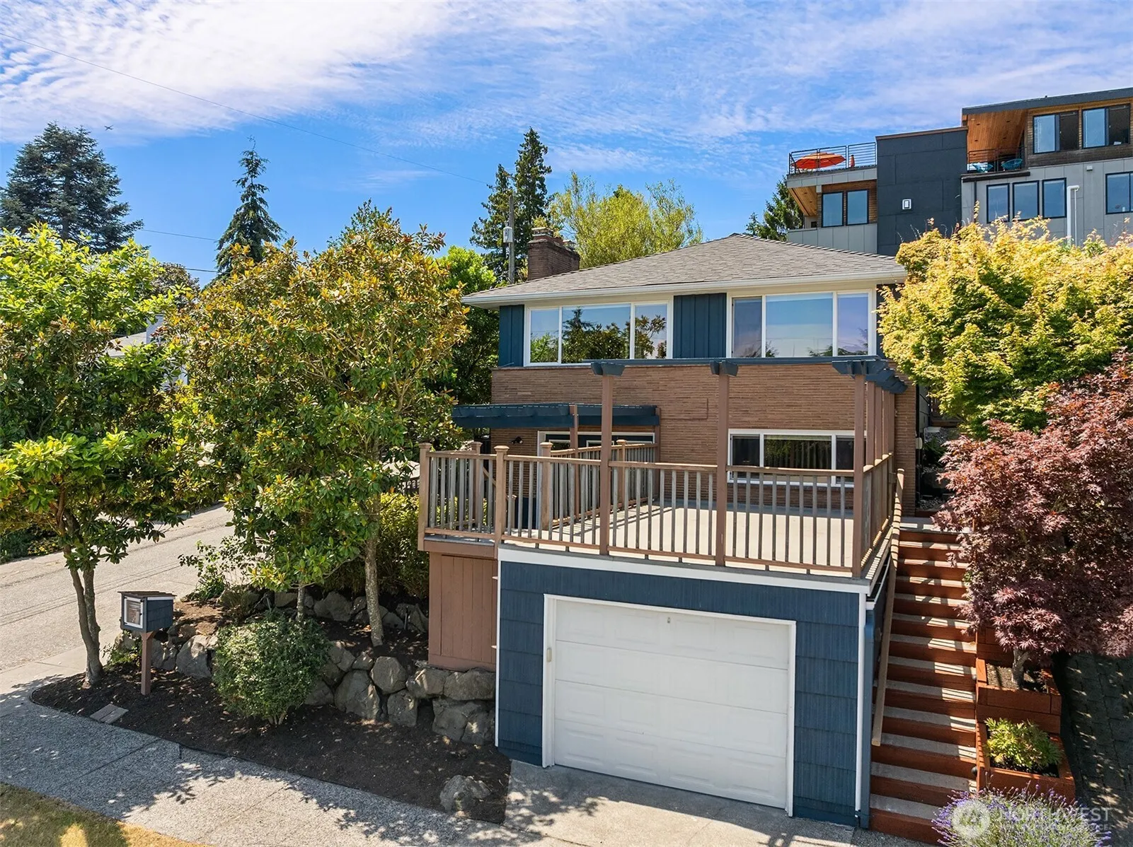 Property photo for 2600 W Howe Street, Seattle photo 3