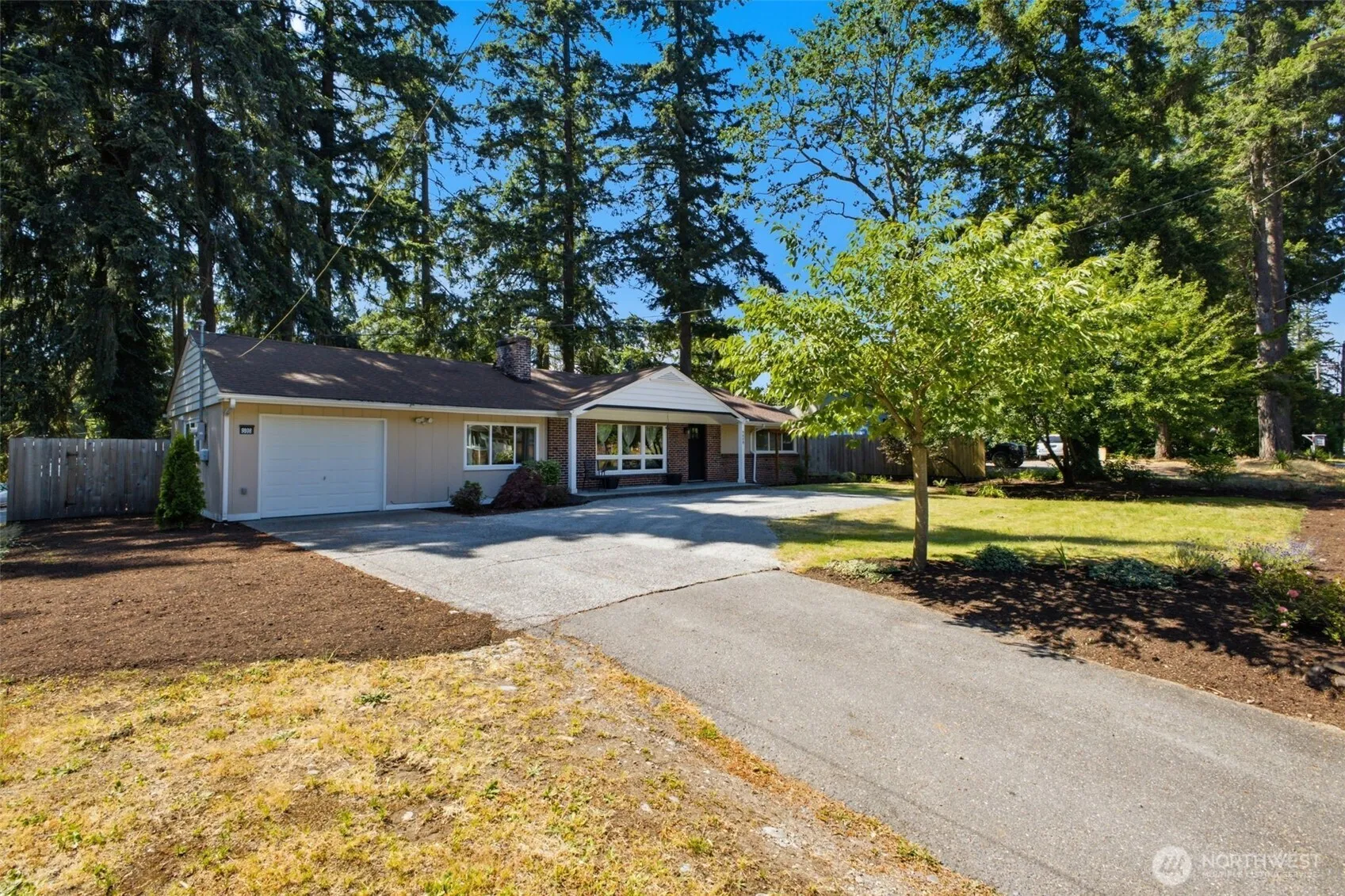 Property photo for 9808 Hipkins Road Sw, Lakewood photo 2