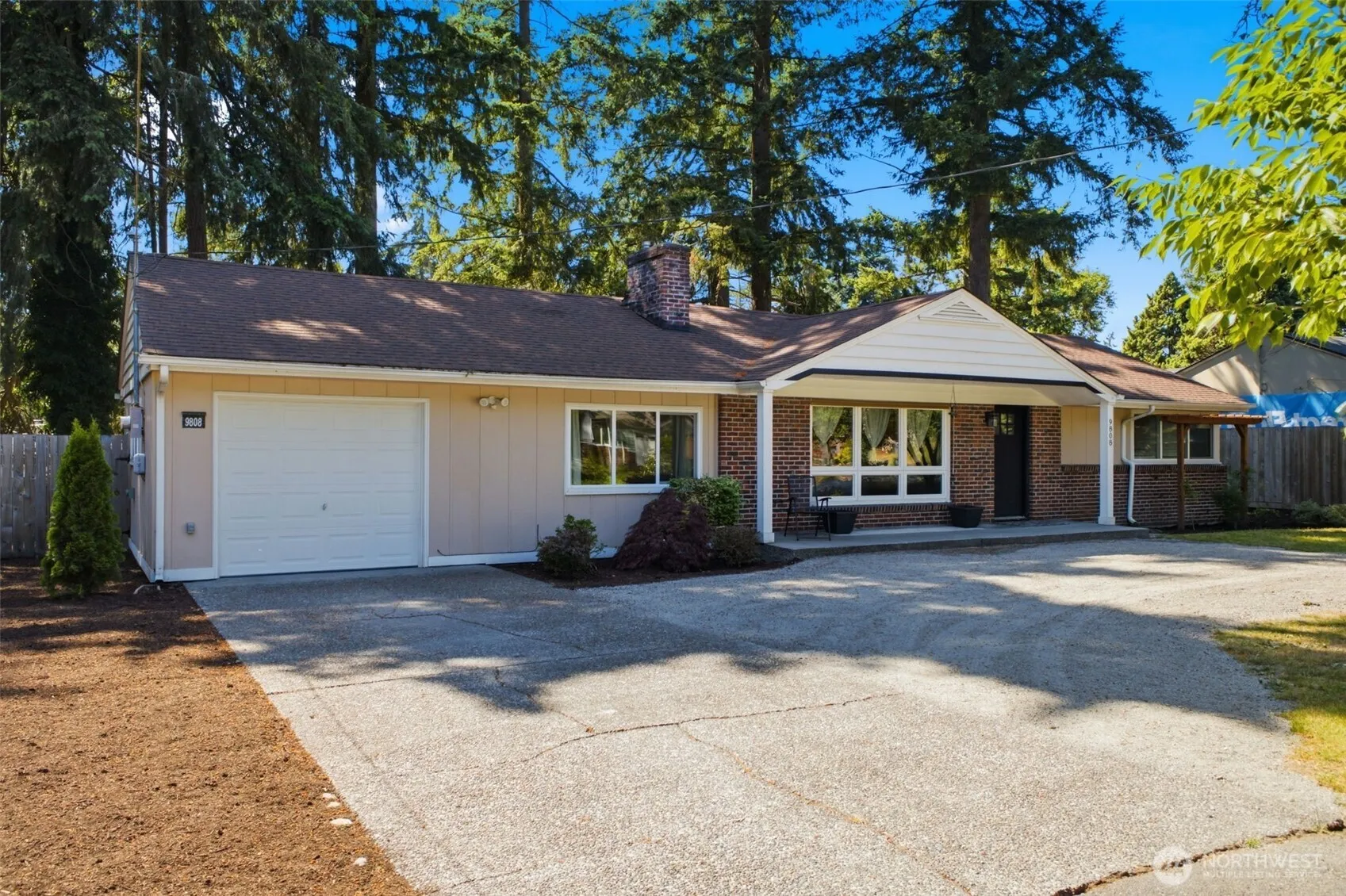 Property photo for 9808 Hipkins Road Sw, Lakewood photo 4