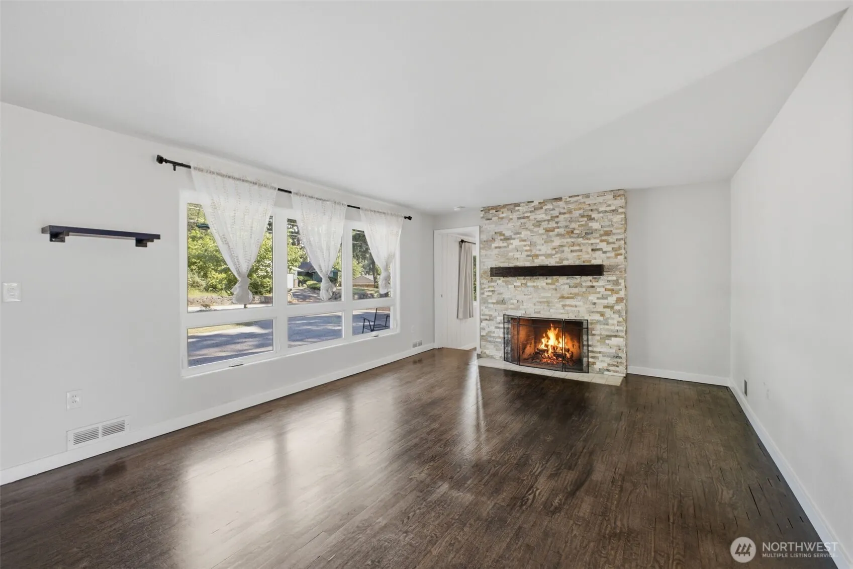 Property photo for 9808 Hipkins Road Sw, Lakewood photo 5