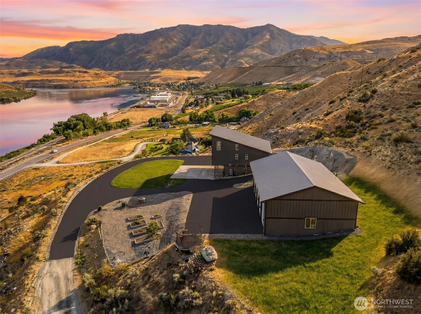 Property photo for 42 Osprey Nest Road, Pateros