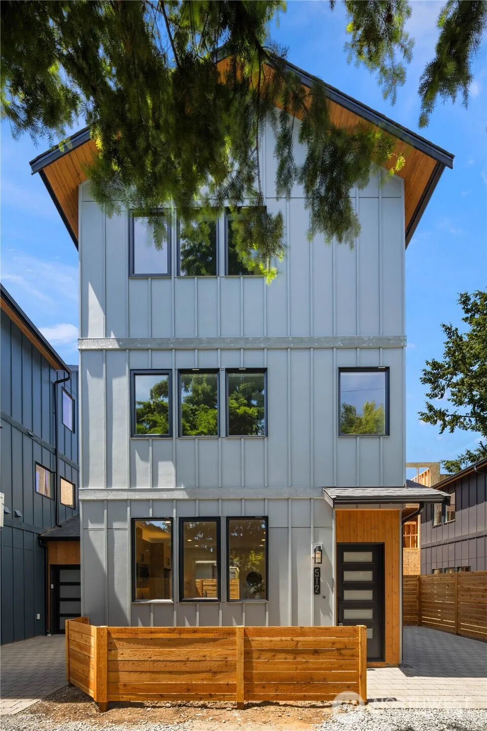 Property photo for 512 N 92nd Street, Seattle photo 2