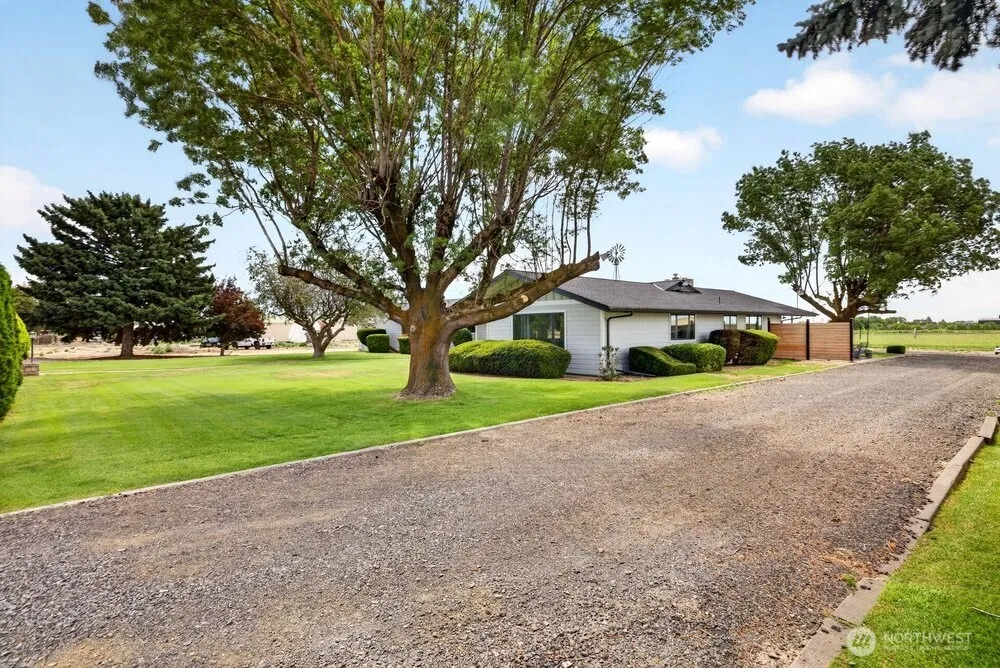 Property photo for 17211 Road 11 Nw, Quincy photo 3
