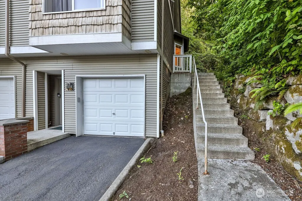 Property photo for 18505 Se Newport Way #f131, Issaquah photo 3