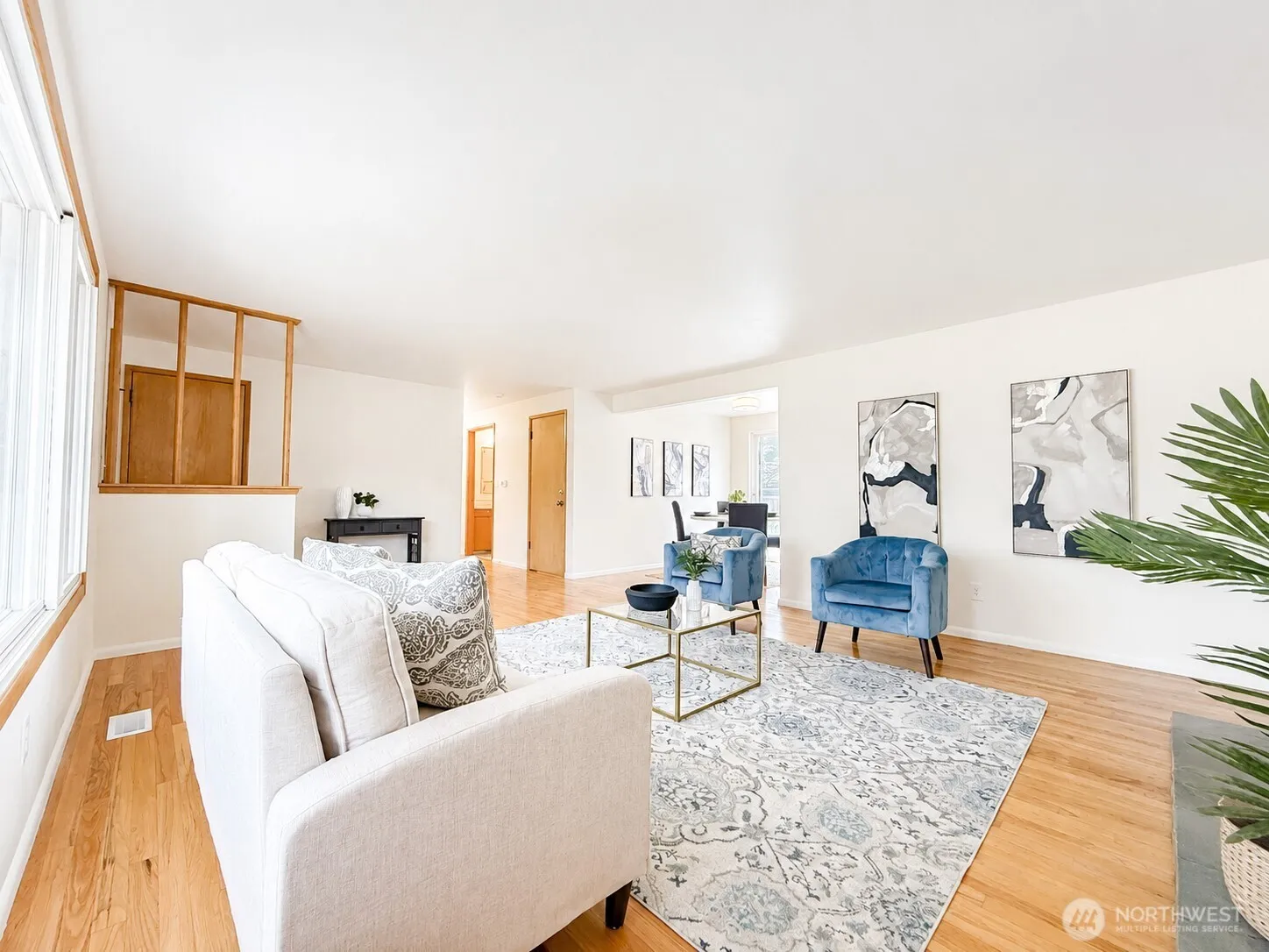 Property photo for 11253 12th Avenue S, Seattle photo 4