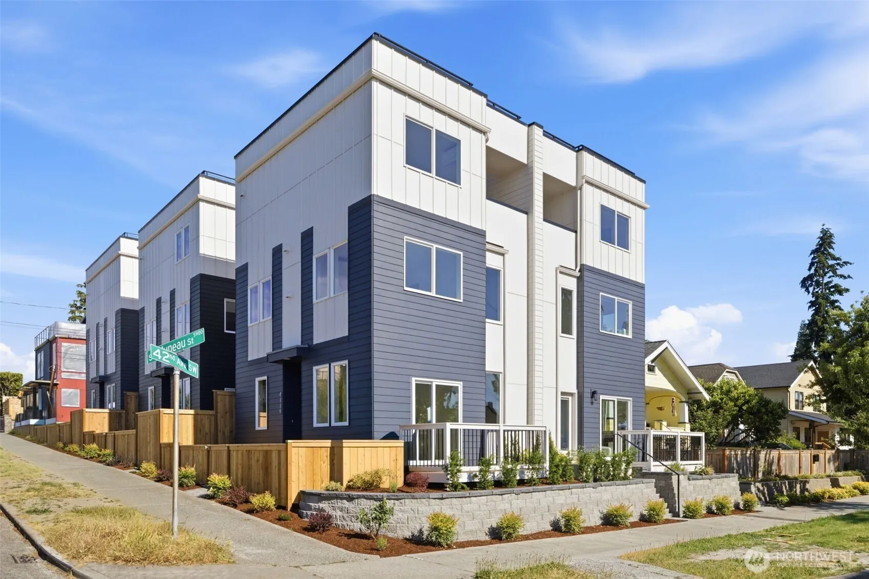 Property photo for 5902 42nd Avenue Sw, Seattle photo 2