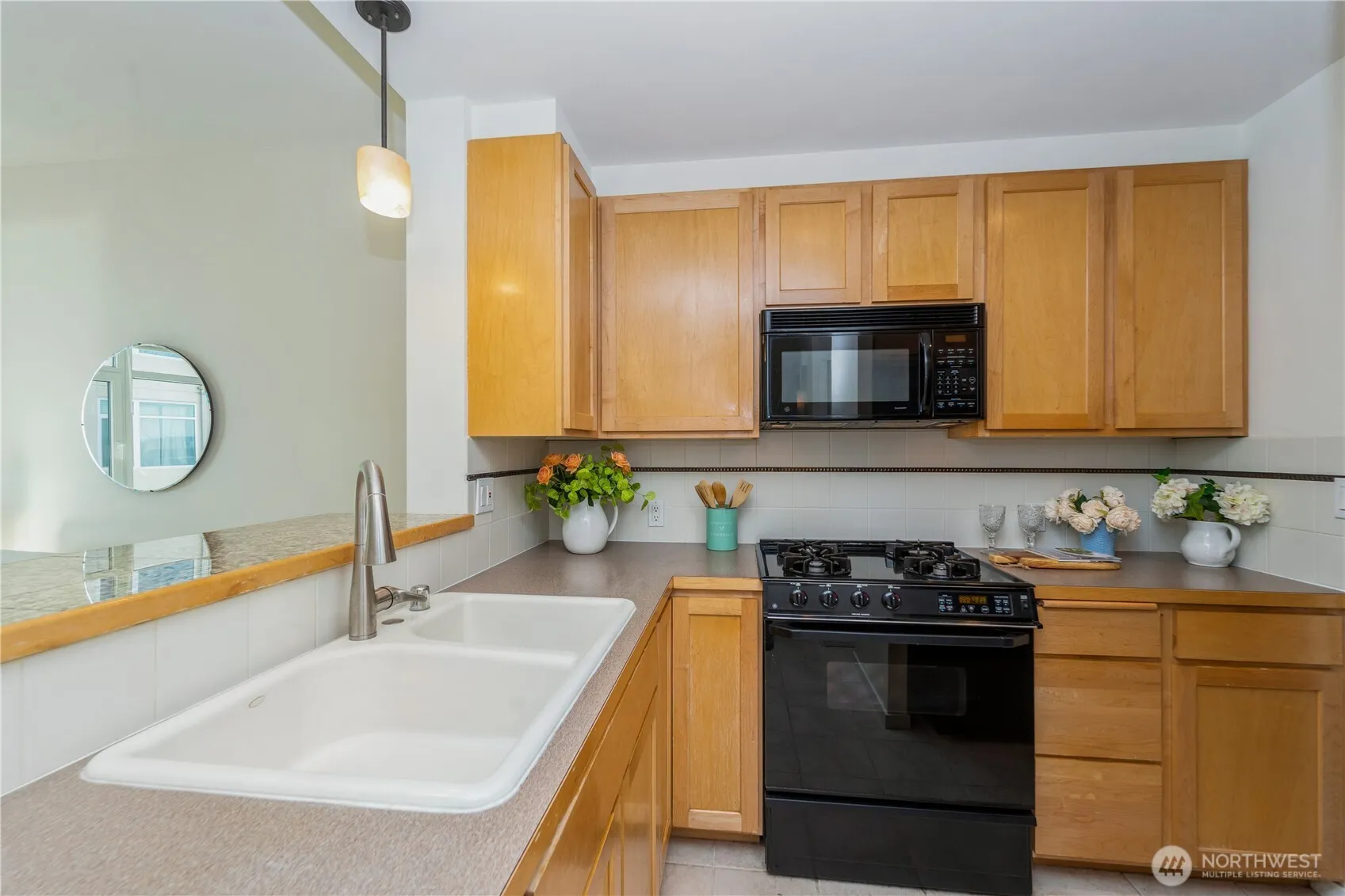 Property photo for 2801 1st Avenue #1102, Seattle photo 4