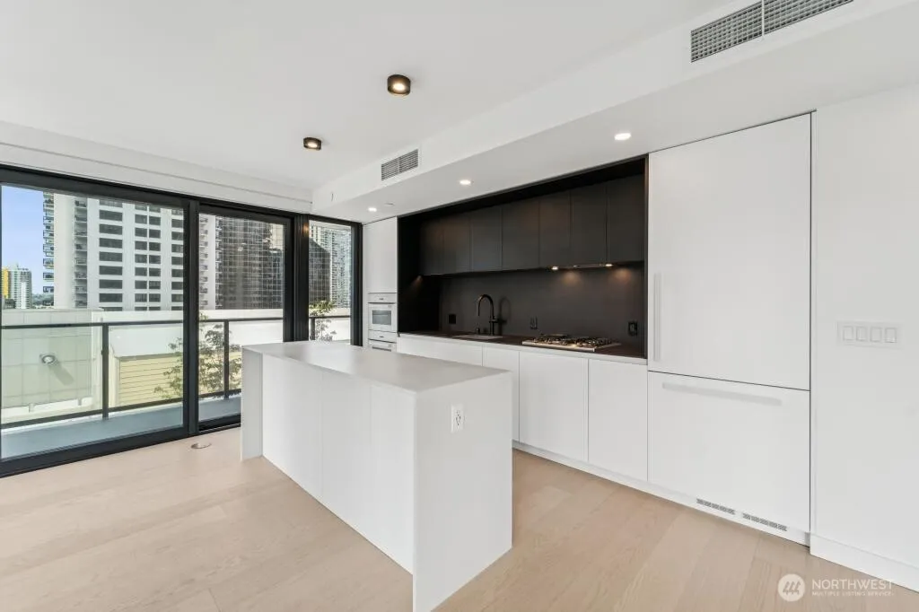 Property photo for 300 Virginia Street #812, Seattle photo 4