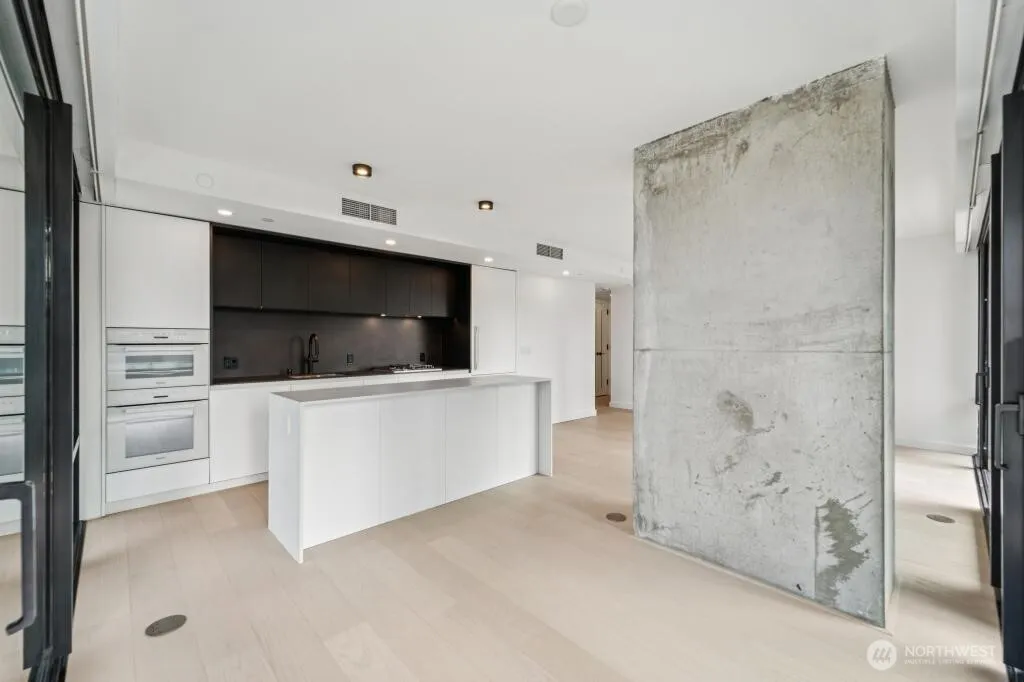 Property photo for 300 Virginia Street #812, Seattle photo 3