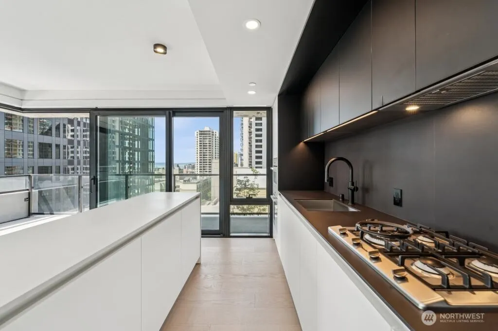 Property photo for 300 Virginia Street #812, Seattle photo 2