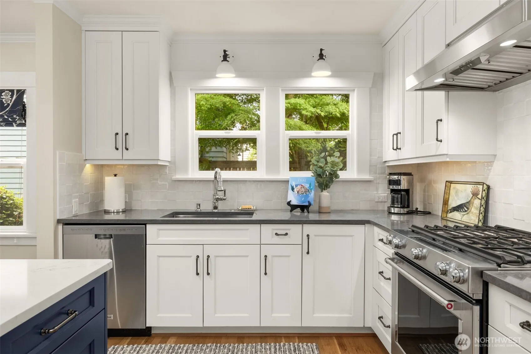 Property photo for 2729 38th Avenue Sw, Seattle photo 5