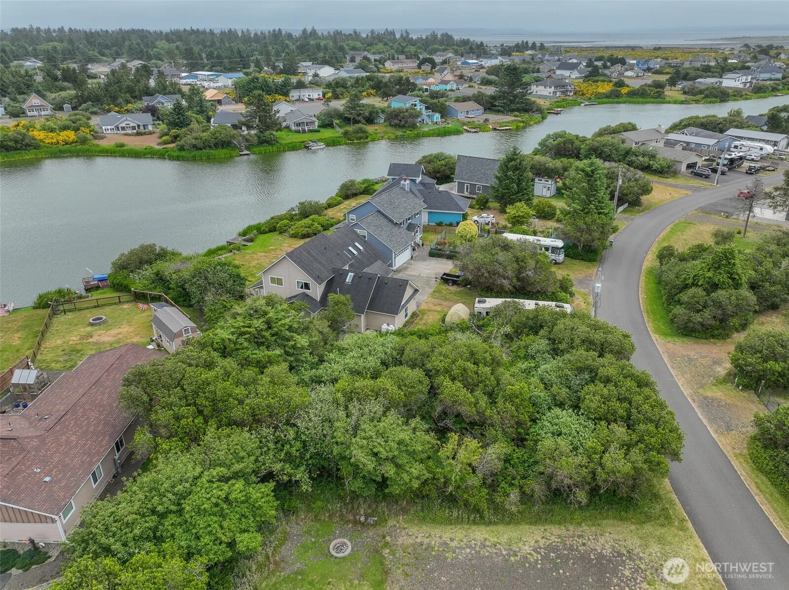 Property photo for 134 Sea Breeze Loop Sw, Ocean Shores photo 5