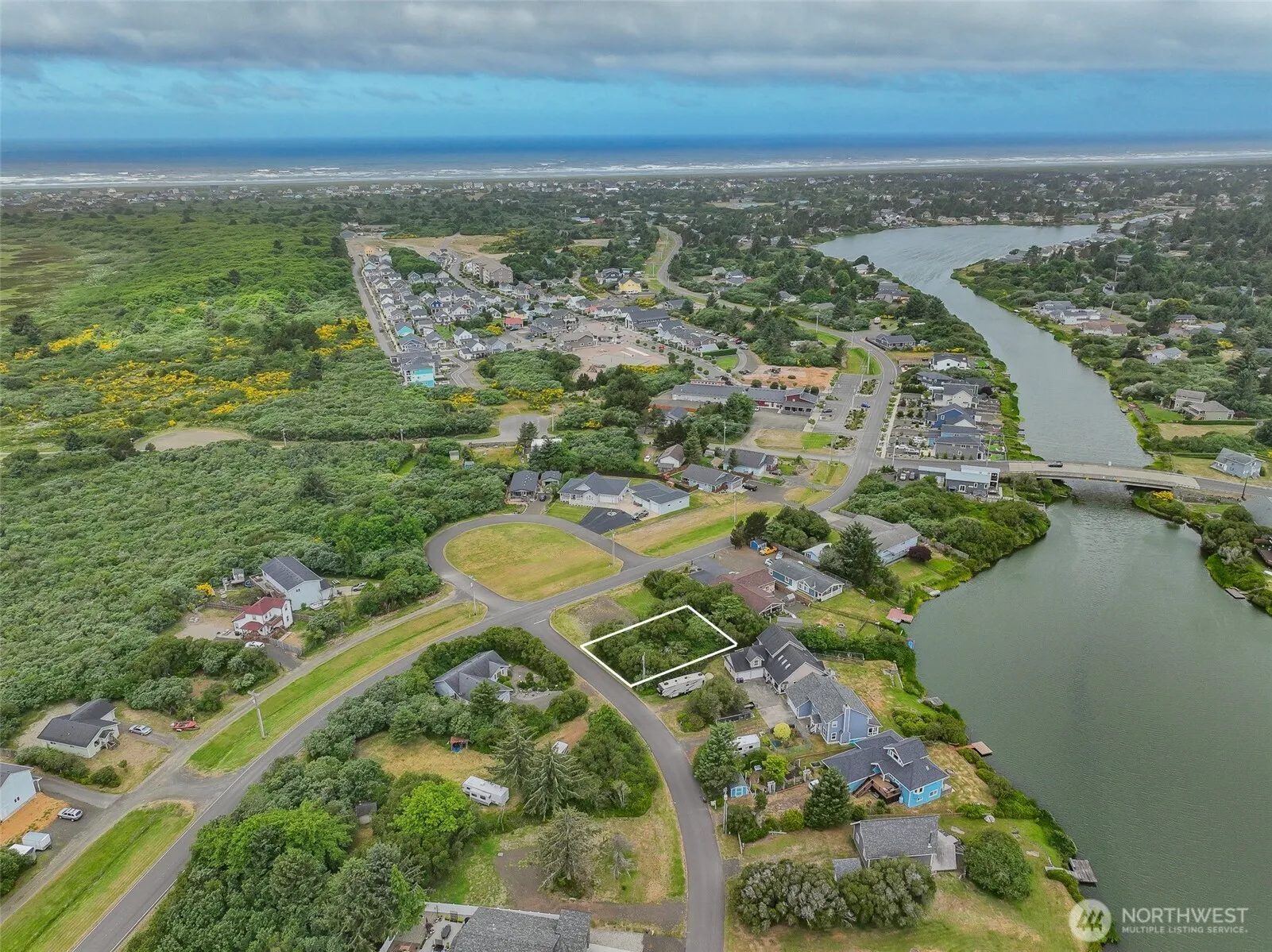 Property photo for 134 Sea Breeze Loop Sw, Ocean Shores photo 2