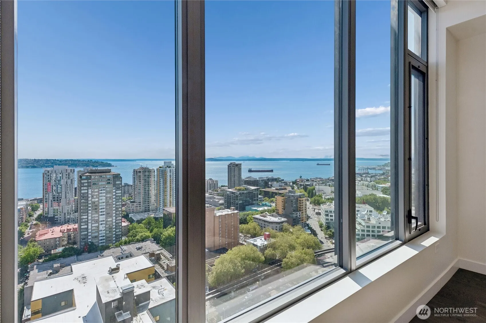 Property photo for 2510 6th Avenue #2905, Seattle photo 2