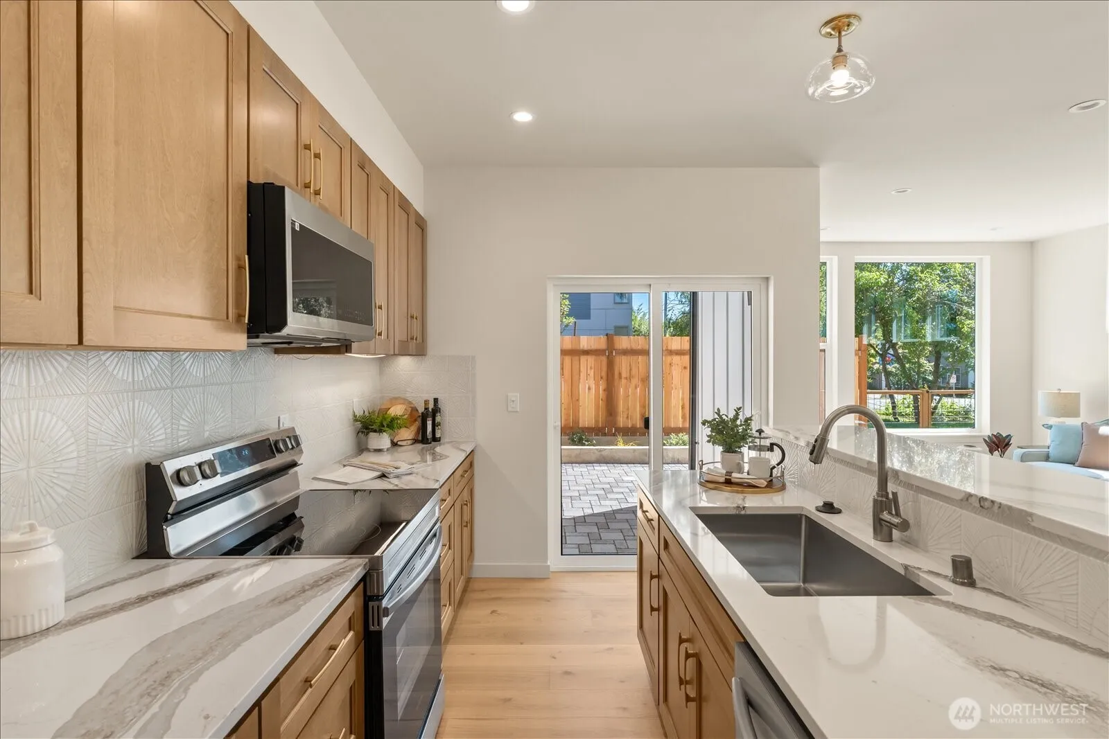 Property photo for 13702 37th Avenue Ne, Seattle photo 4