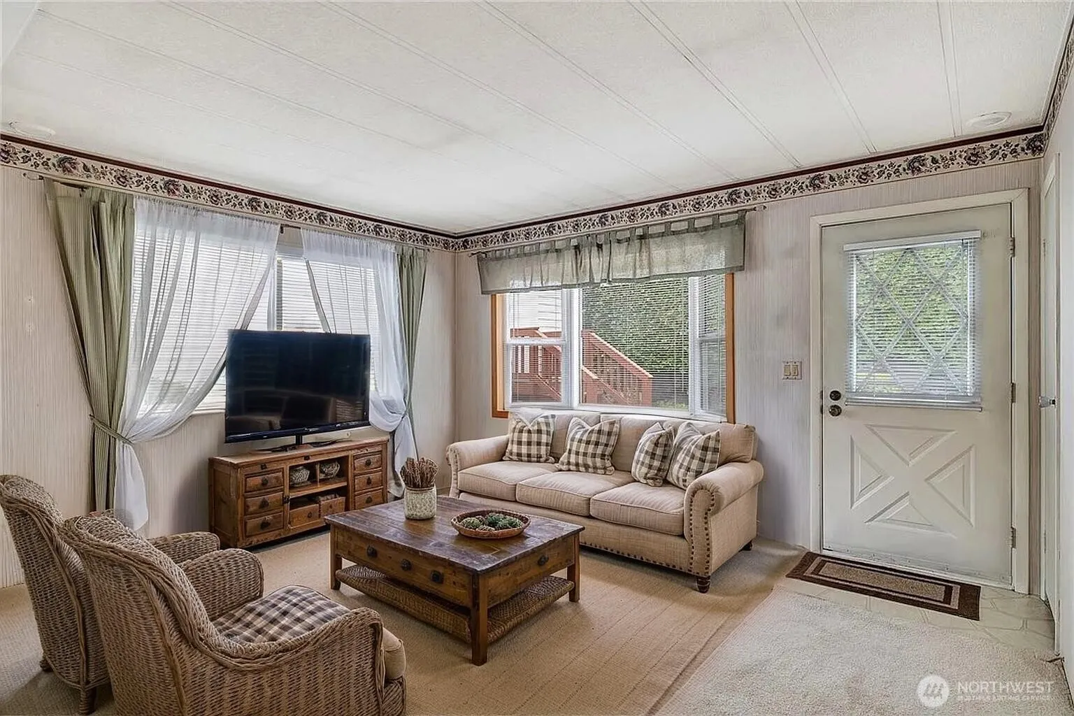 Property photo for 17044 Woodcrest Drive Ne, Bothell photo 4