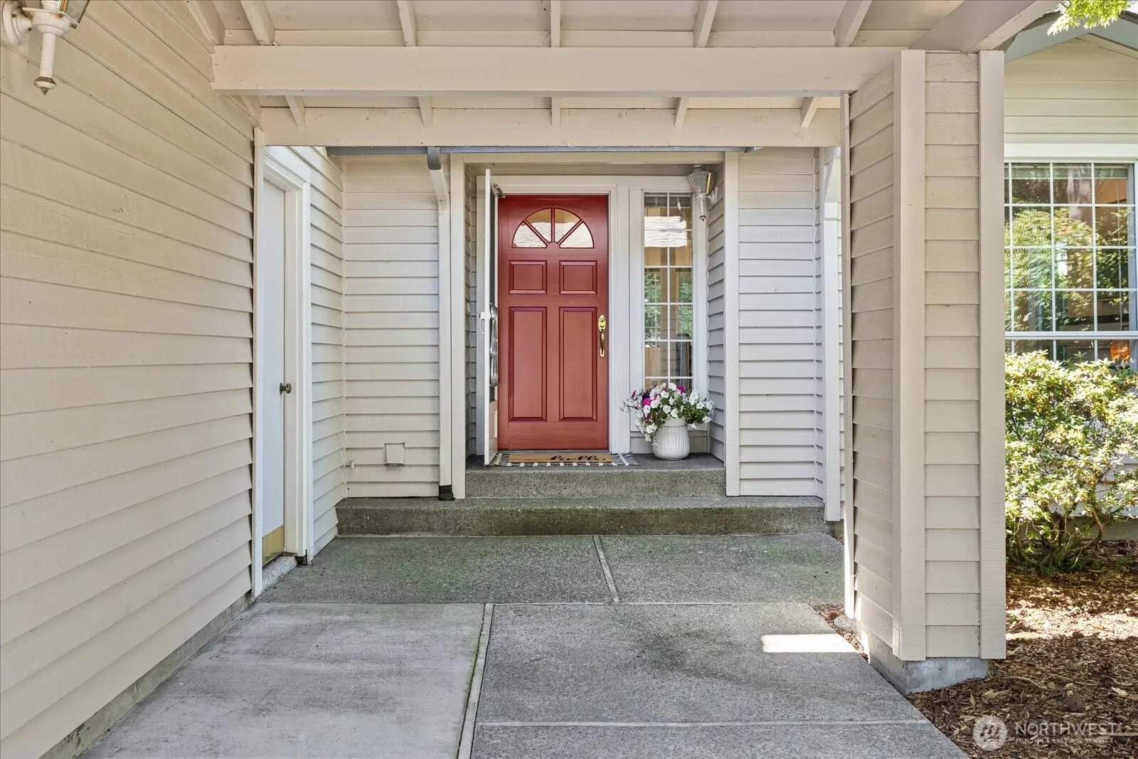 Property photo for 6631 114th Avenue Se, Bellevue photo 2