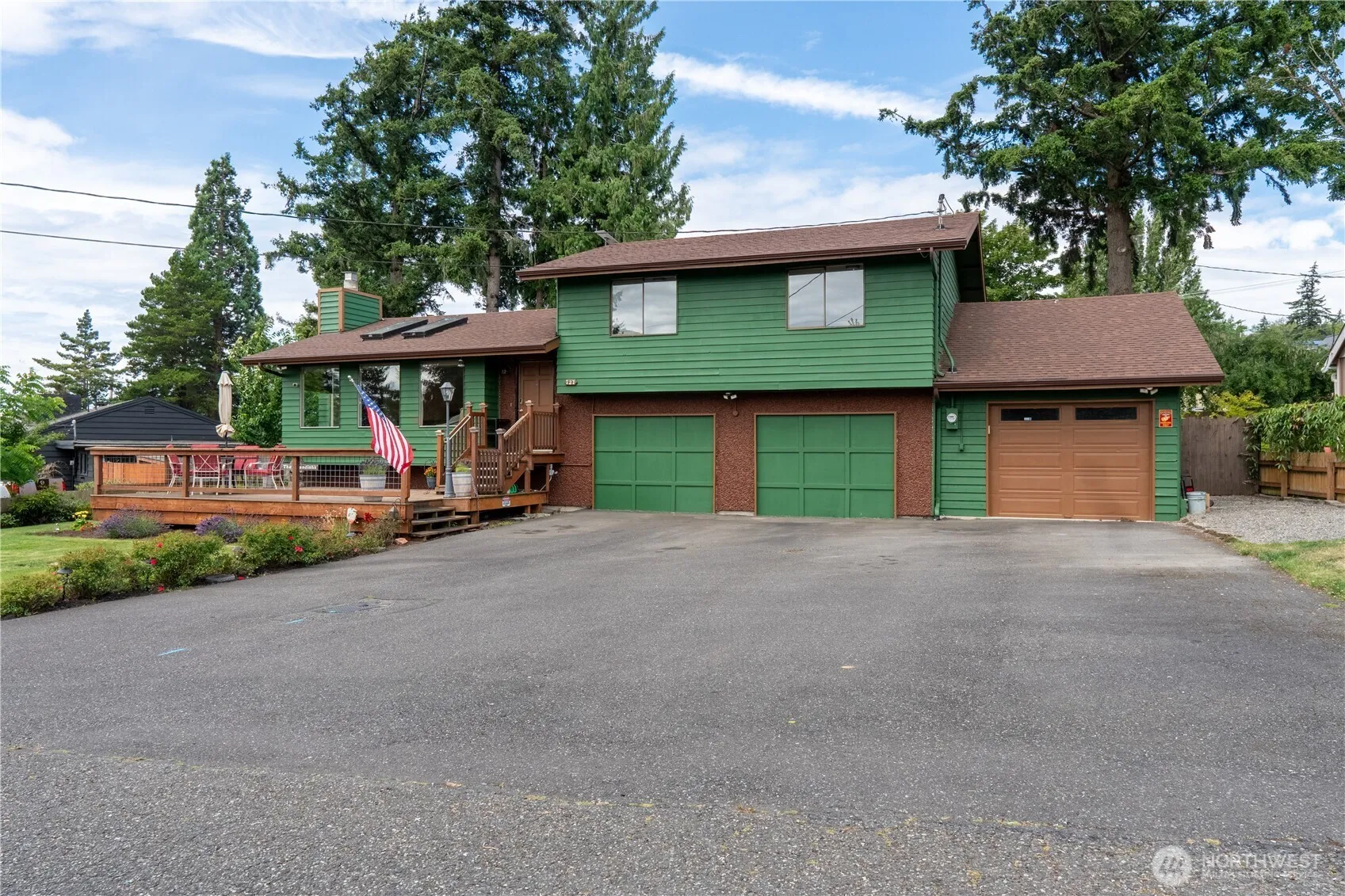 Property photo for 727 Poplar Drive, Bellingham photo 2