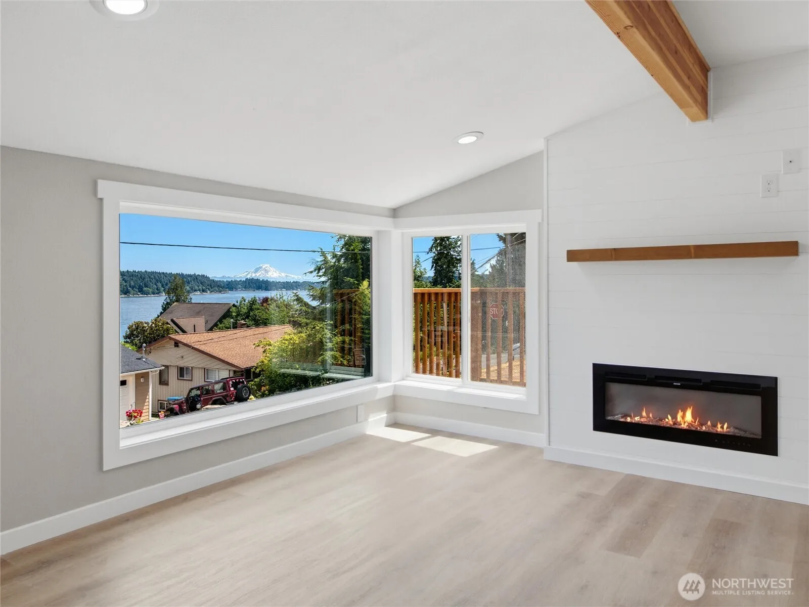 Property photo for 5600 Ocean View Boulevard Ne, Bremerton photo 4