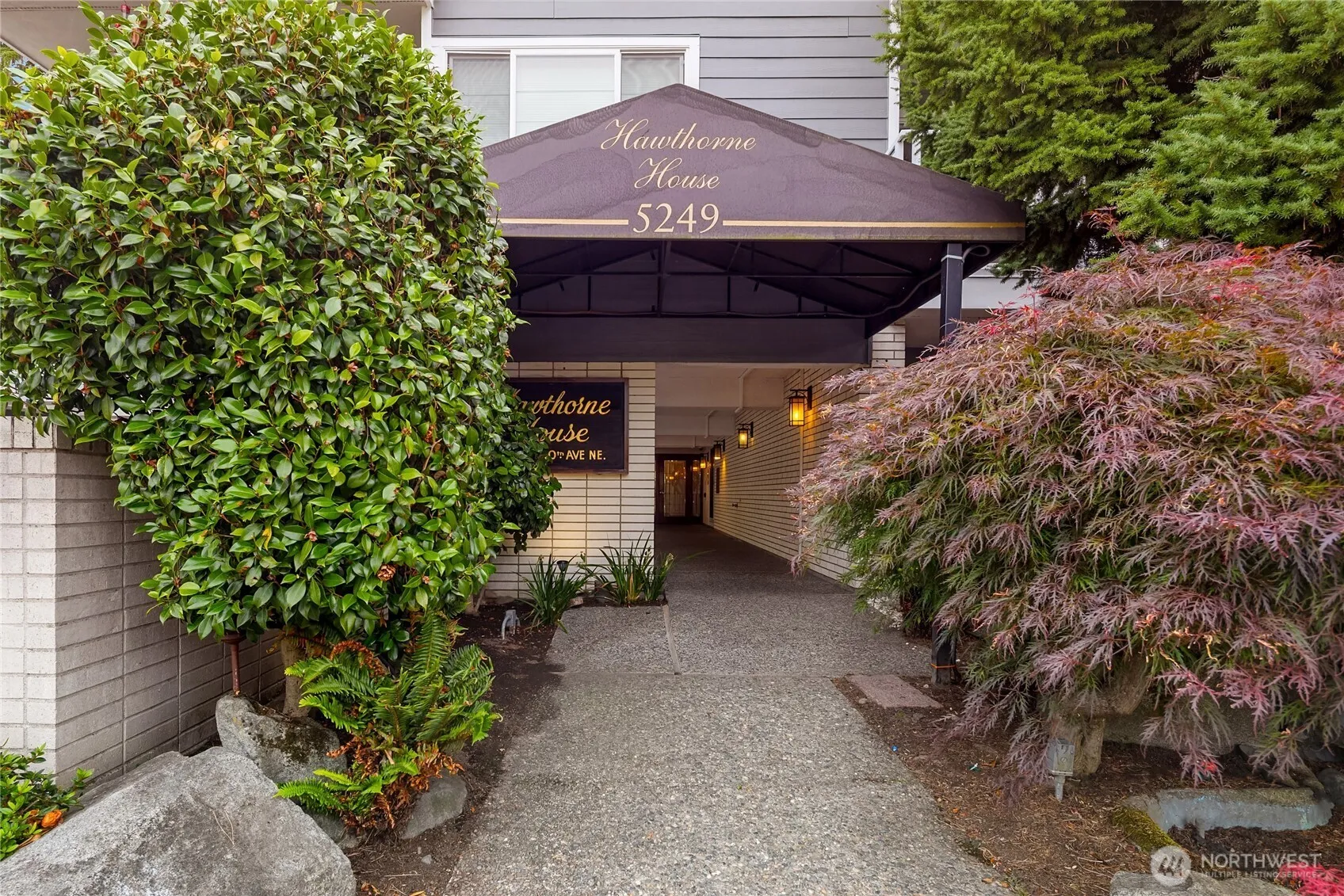 Property photo for 5249 40th Avenue Ne #402, Seattle photo 2