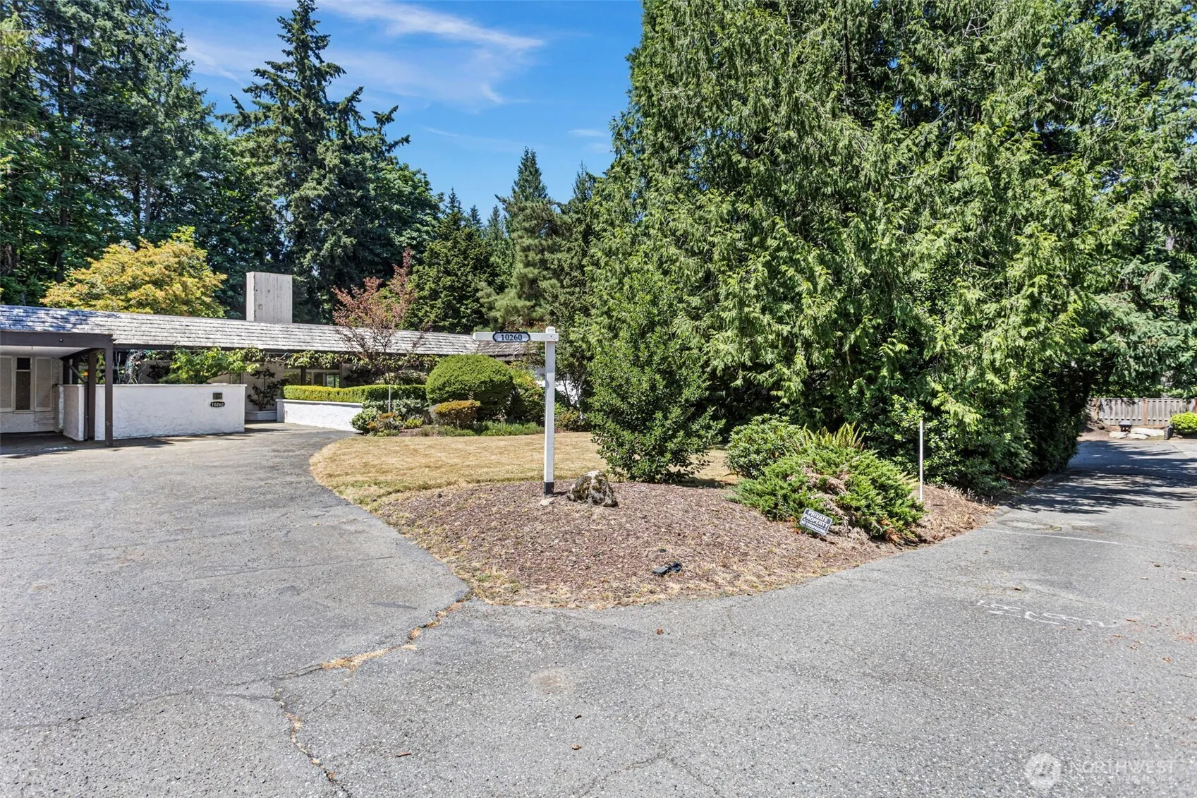 Property photo for 10260 Kaylen Pl, Bellevue photo 2