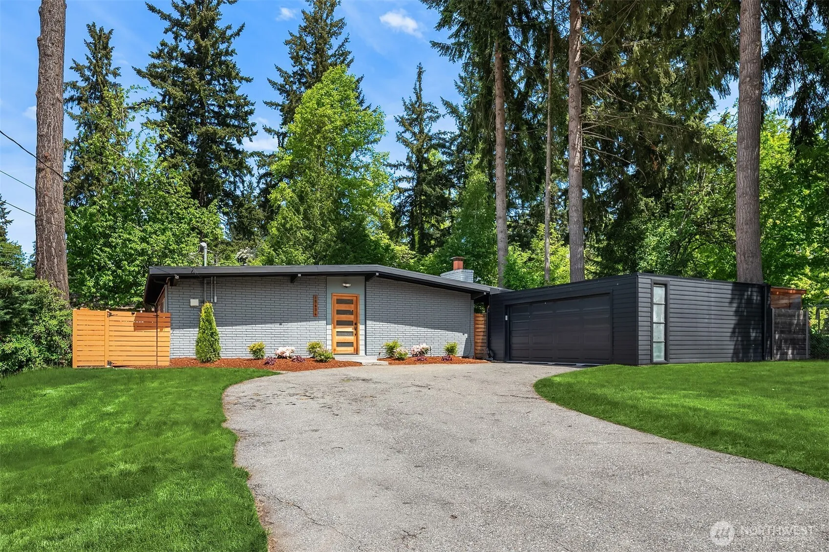 Property photo for 15634 Se 8th Street, Bellevue photo 2