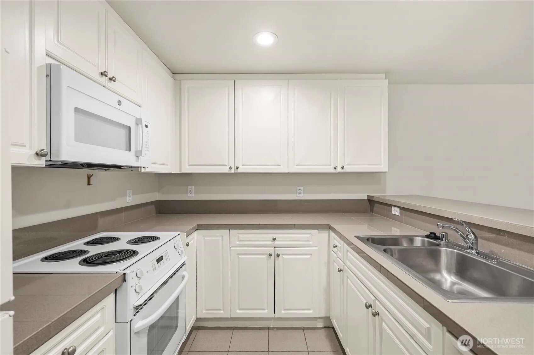 Property photo for 321 10th Avenue S #610, Seattle photo 5