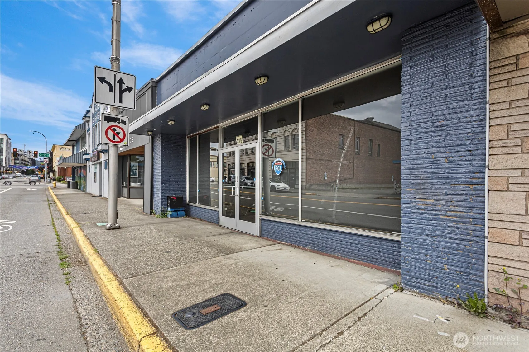 Property photo for 325 E Main Street, Auburn photo 4