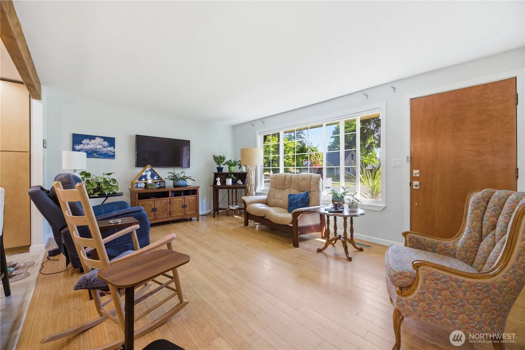 Property photo for 8414 Leona Way Sw, Lakewood photo 4