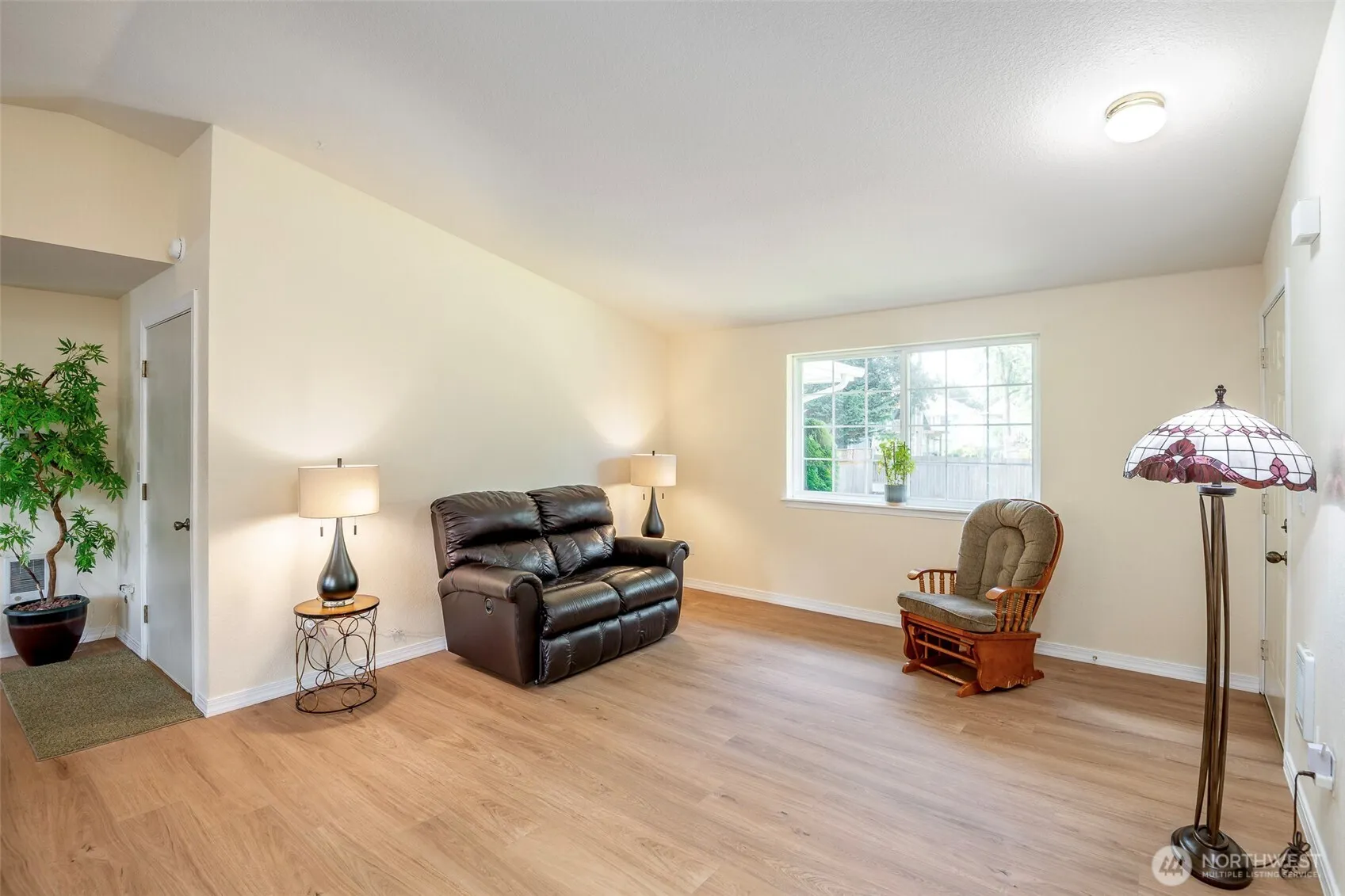 Property photo for 8409 Moreland Avenue Sw, Lakewood photo 4