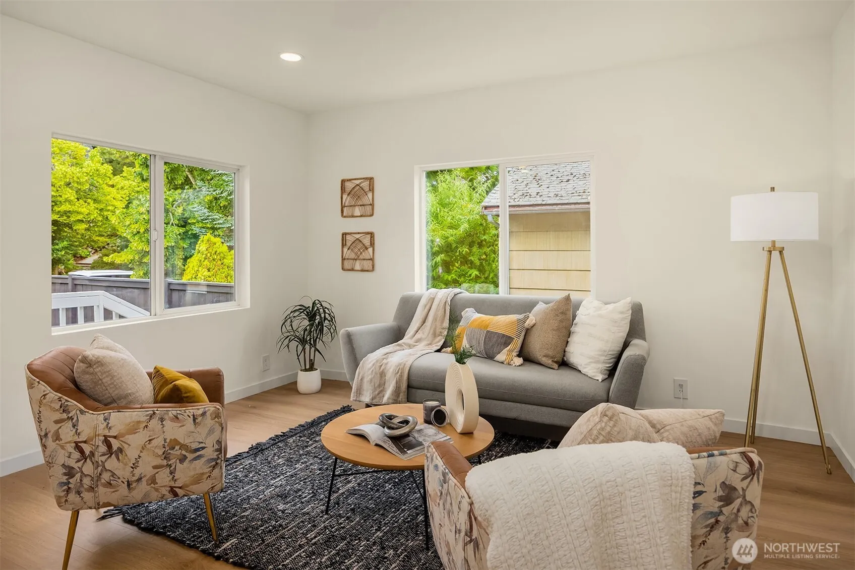 Property photo for 5040 35th Avenue Sw, Seattle photo 2