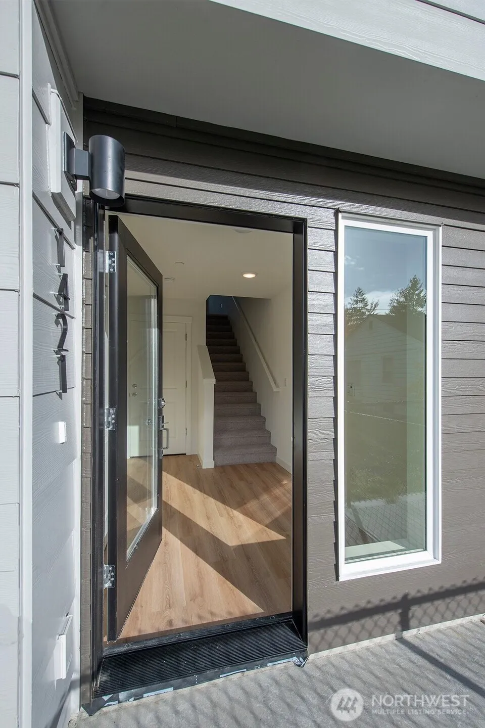Property photo for 1421 Sw 111th Lane, Seattle photo 2