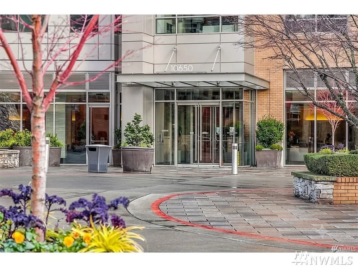 Property photo for 10650 Ne 9th Place #821, Bellevue photo 3