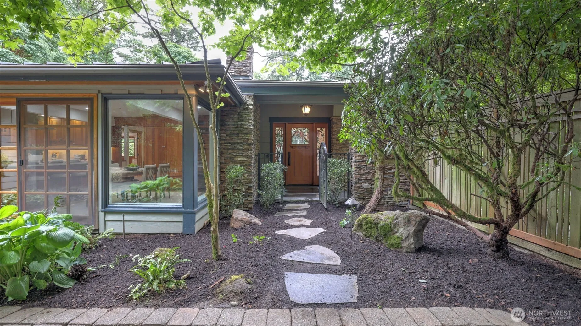 Property photo for 10555 Se 28th Street, Beaux Arts
