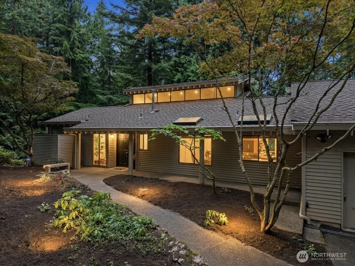 Property photo for 3518 129th Avenue Ne, Bellevue