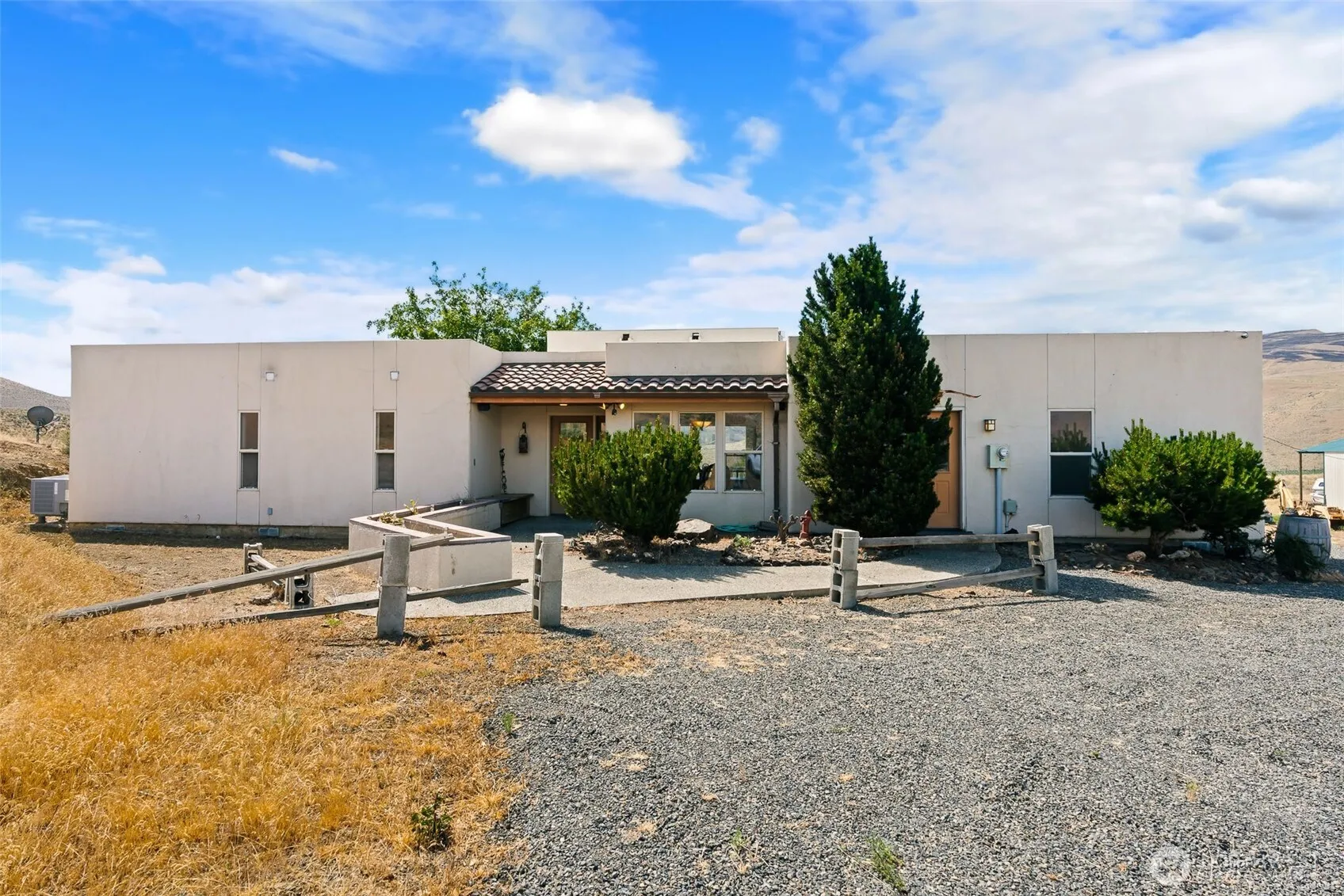 Property photo for 723 Burbank Creek Road, Yakima photo 2