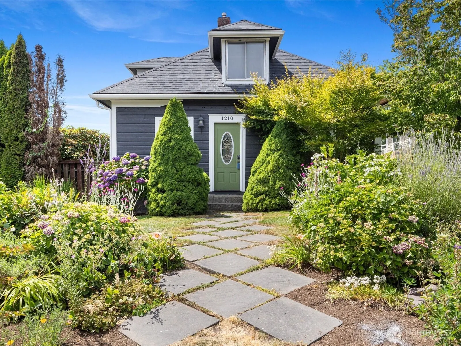 Property photo for 1218 E Marine View Drive, Everett