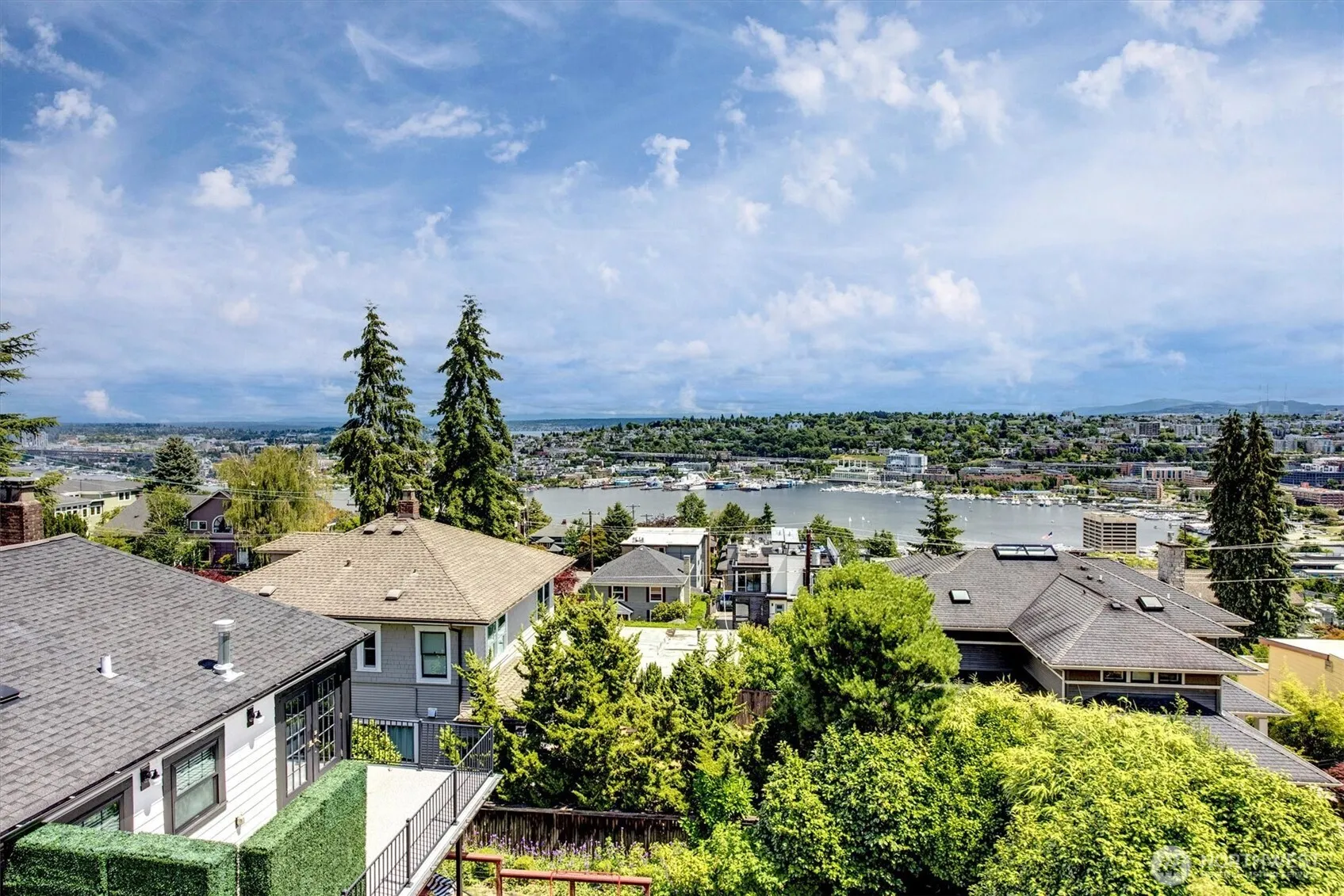 Property photo for 1518 4th Avenue N, Seattle photo 2