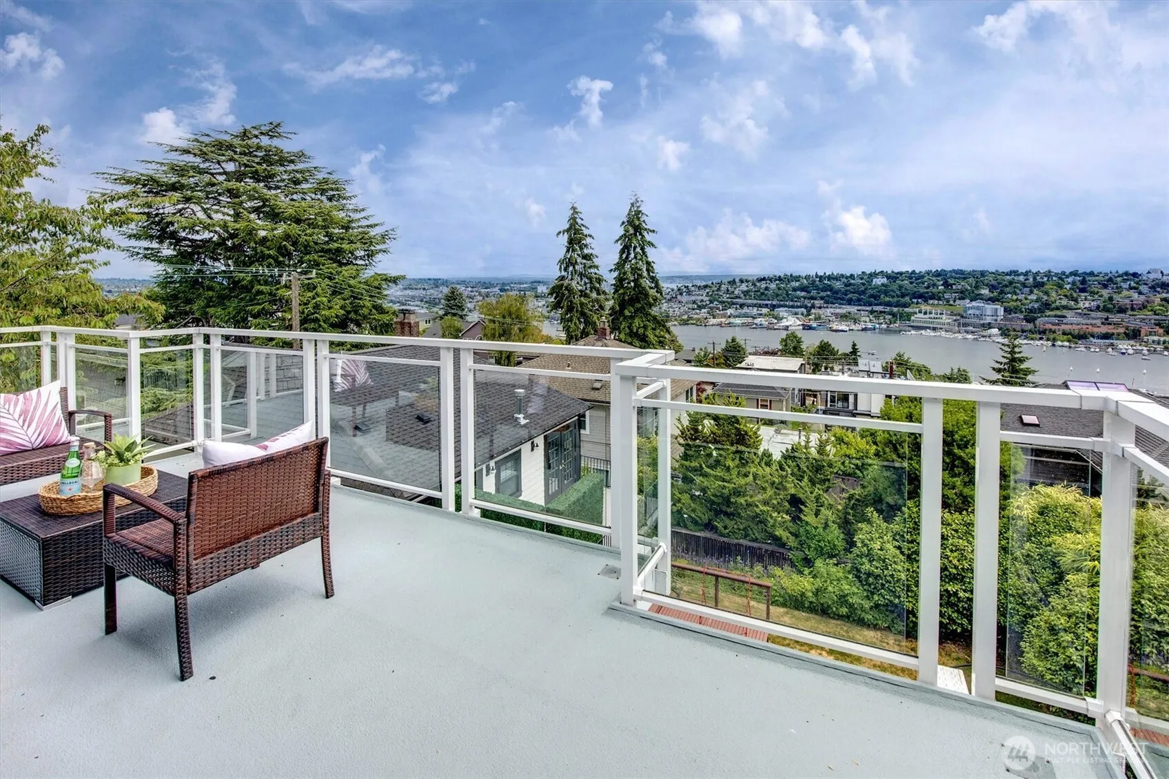 Property photo for 1518 4th Avenue N, Seattle photo 4