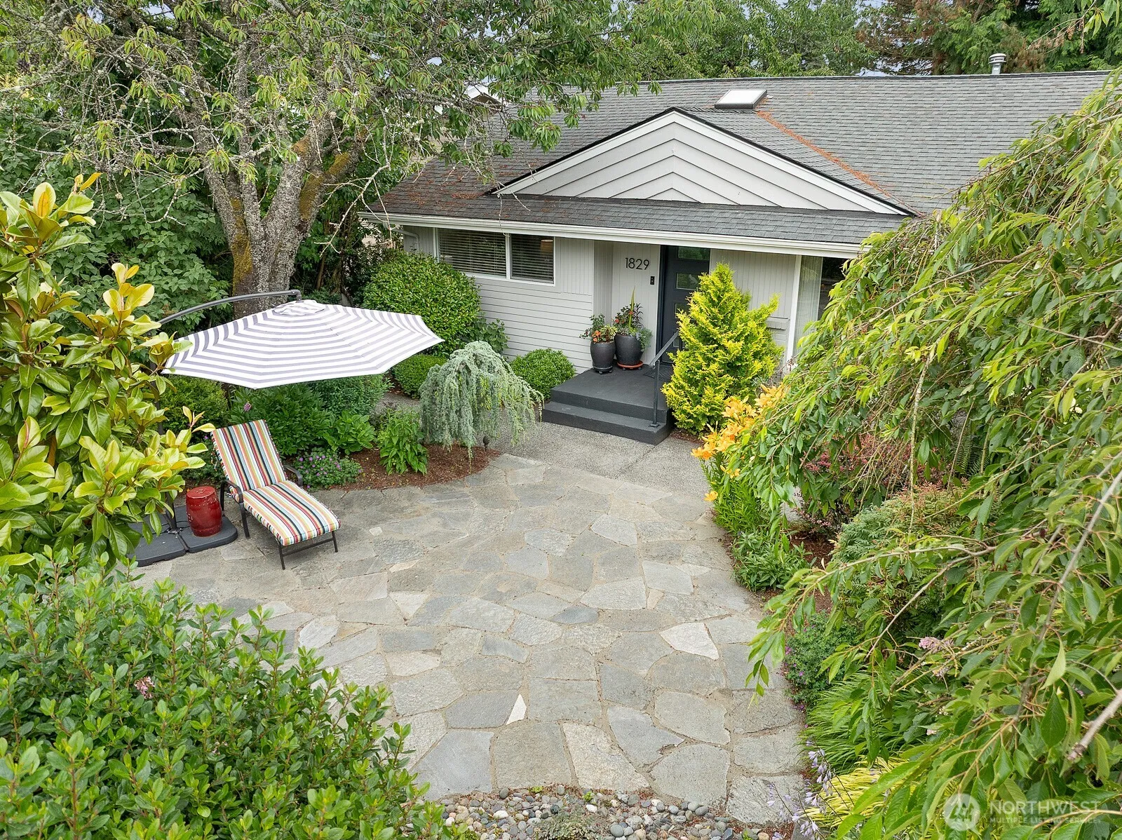 Property photo for 1829 Nw 201st Street, Shoreline photo 2