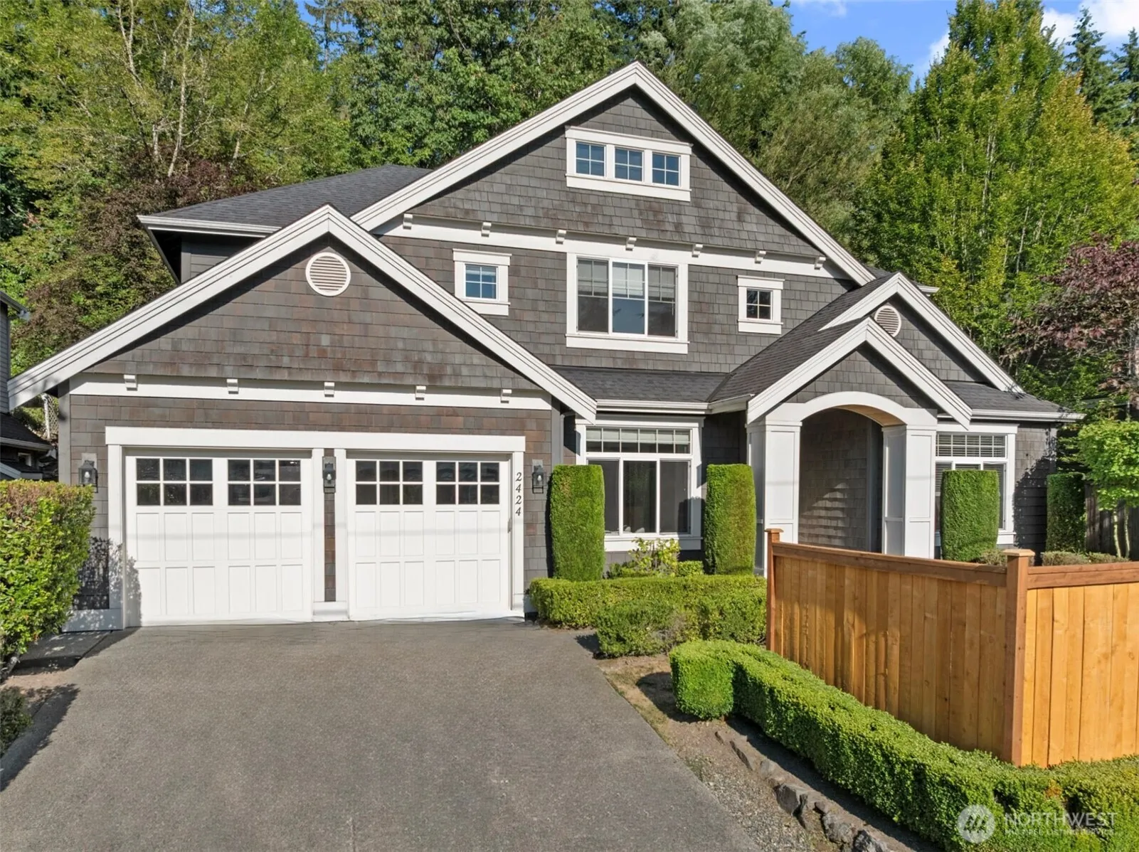 Property photo for 2424 108th Avenue Ne, Bellevue photo 2