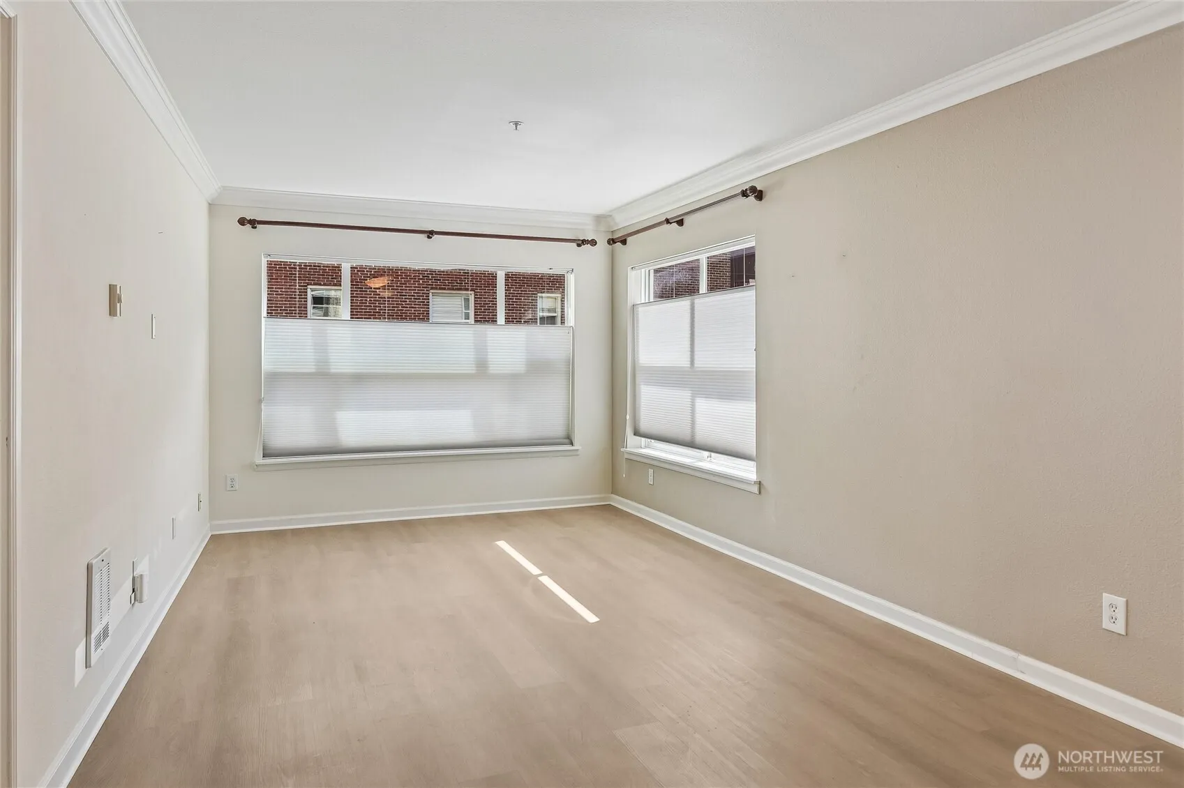 Property photo for 621 5th Avenue N #103, Seattle photo 2