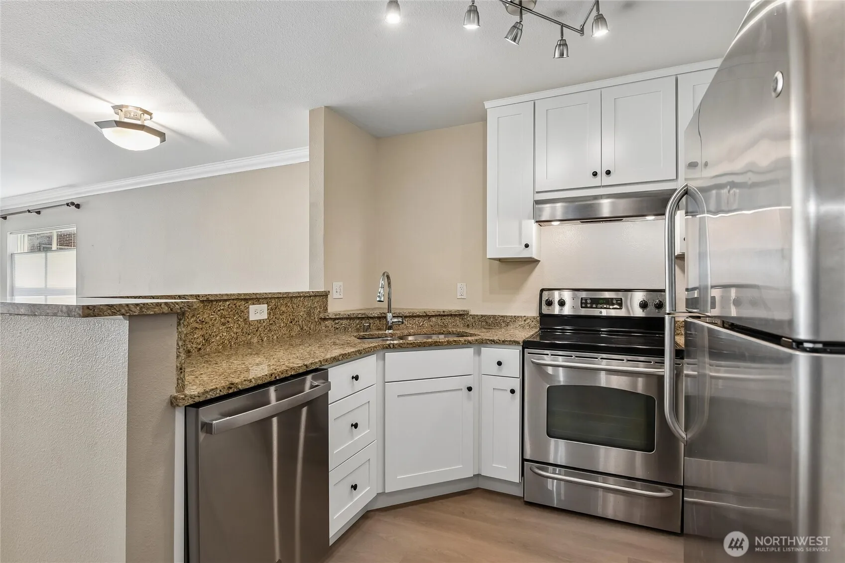Property photo for 621 5th Avenue N #103, Seattle photo 3