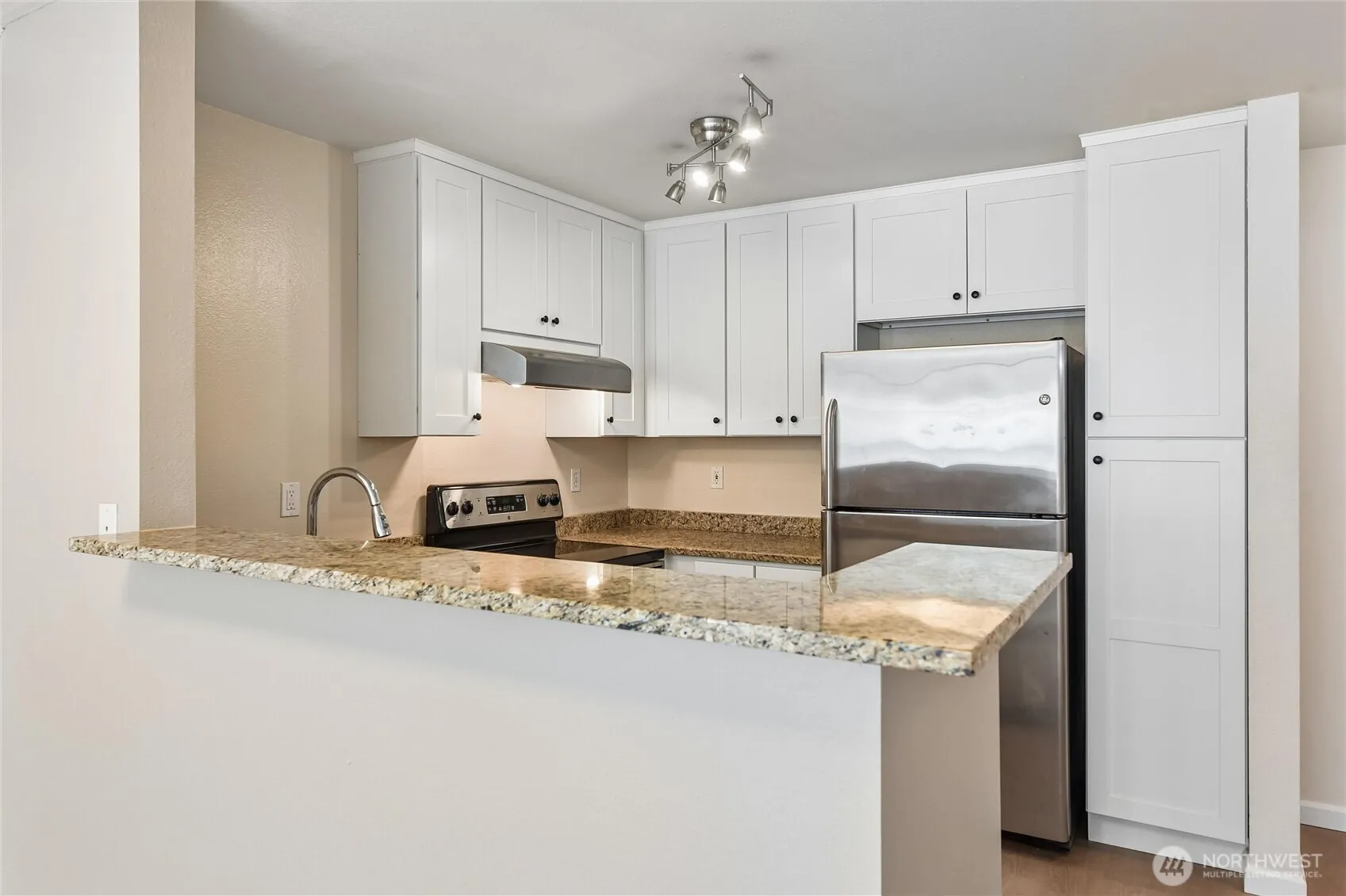 Property photo for 621 5th Avenue N #103, Seattle photo 4