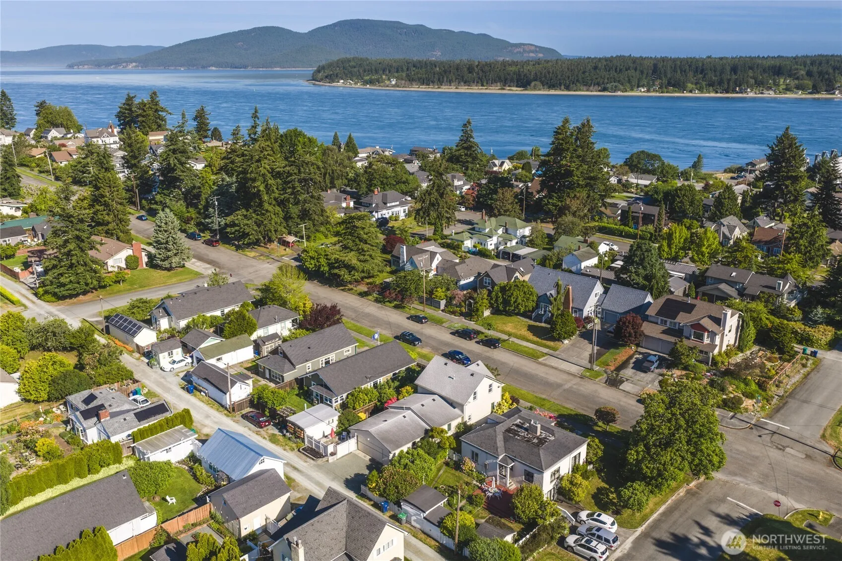 Property photo for 1605 9th Street, Anacortes photo 2