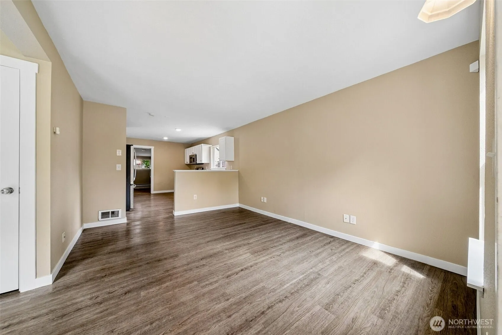 Property photo for 10208 Mckinley Avenue E, Tacoma photo 4