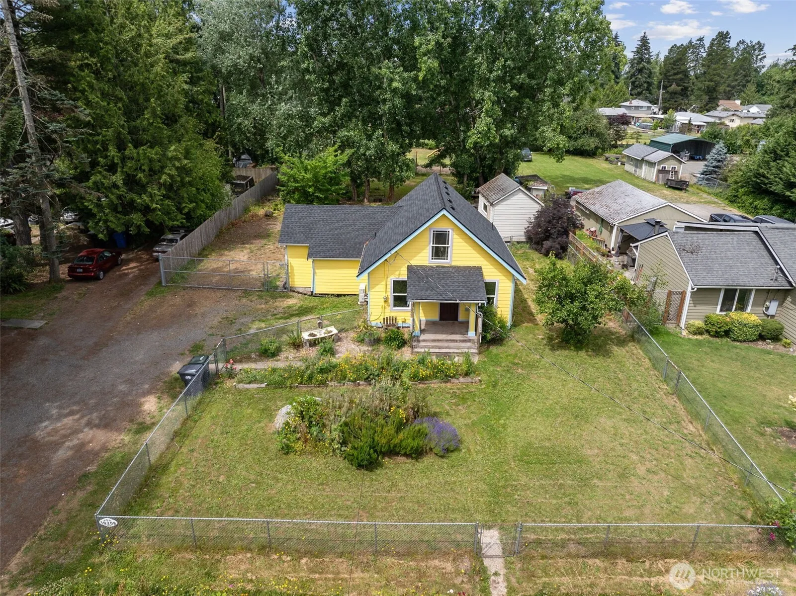 Property photo for 10208 Mckinley Avenue E, Tacoma photo 2
