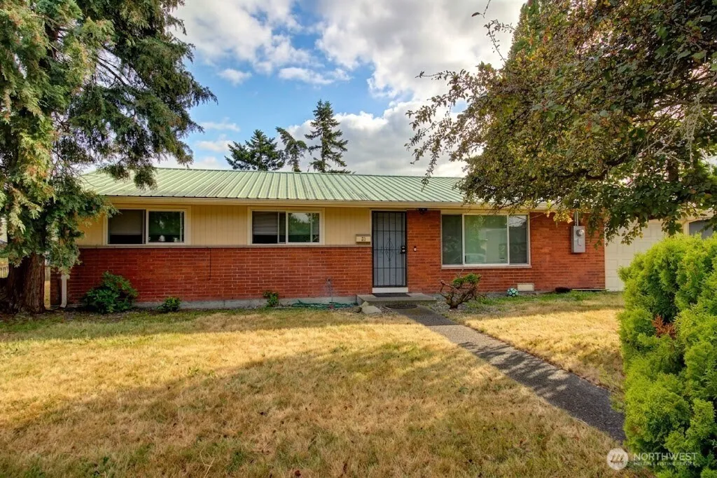 Property photo for 21 Sw 8th Avenue, Oak Harbor